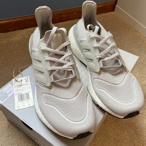 Adidas Ultraboost 22 Womens Size 10.5 in Grey New in Box